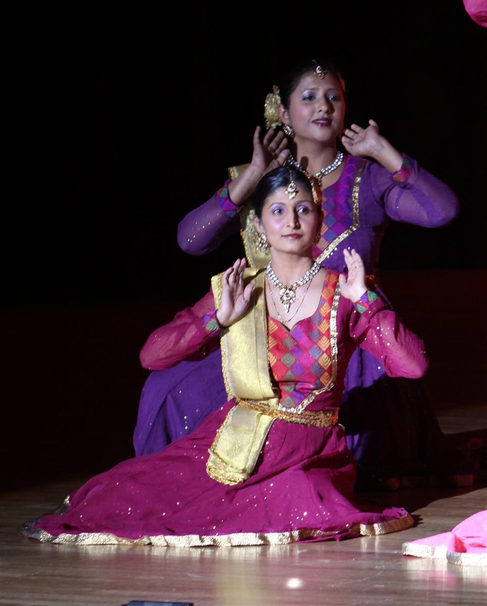 Sapna Adhikari and Aarti Gupta performing Kathak on stage in purple and magenta lehengas